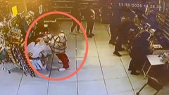 В Соль-Илецке задержали женщину, пытавшуюся потратить деньги с чужой карты