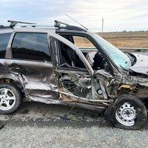 Под Соль-Илецком на трассе водитель въехал в машину, уже попавшую в ДТП