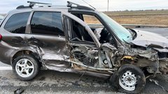 Под Соль-Илецком на трассе водитель въехал в машину, уже попавшую в ДТП