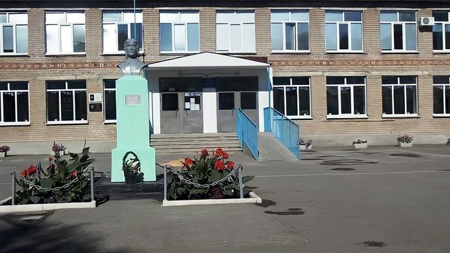 Школе №4 в Соль-Илецке официально присвоили имя Героя Советского Союза Николая Городничева