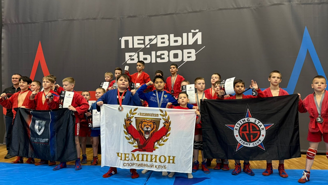 Самбисты из Соль-Илецка взяли золото и две бронзы на всероссийском турнире в Москве