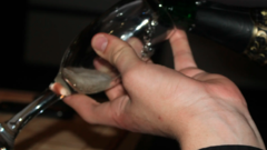 Житель Соль-Илецка в новогоднюю ночь рассек родственнику бровь стеклянным бокалом