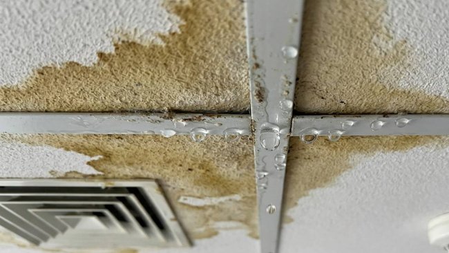 В Соль-Илецке женщина взыскала с соседей стоимость ремонта после залива квартиры