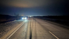 На трассе Оренбург - Соль-Илецк шедшего по обочине мужчину сбил автомобиль