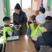 В Соль-Илецке школьники на каникулах попробовали себя в роли инспекторов ДПС