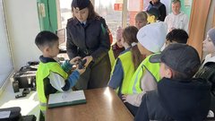 В Соль-Илецке школьники на каникулах попробовали себя в роли инспекторов ДПС