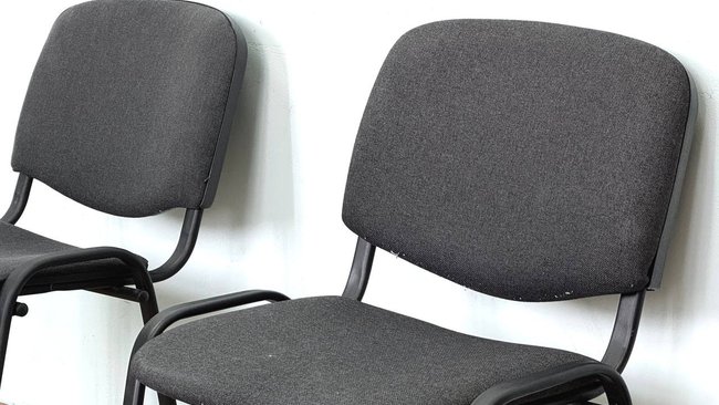 Жительница Соль-Илецка не дождалась заказанных стульев и обратилась в суд