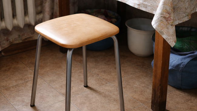 Житель Соль-Илецка набросился на сожительницу с табуретом