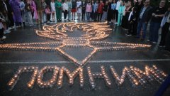 В Соль-Илецке в День памяти и скорби волонтёры выложили из свечей «Вечный огонь»