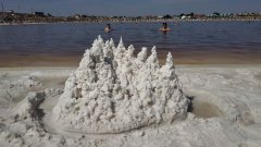 В Соль-Илецке туристы интересуются, куда пропала соль с берегов озера Развал
