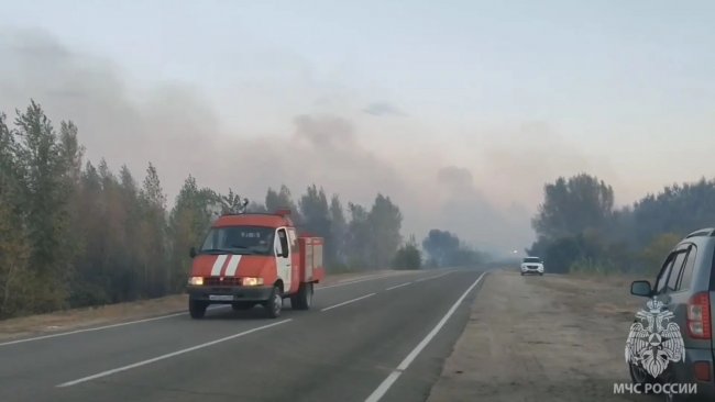 В Соль-Илецком округе продолжается ликвидация крупного пожара