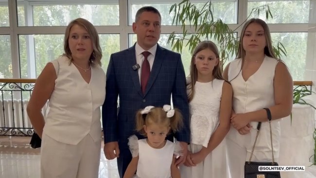 Семья Плотниковых из Соль-Илецка награждена медалью ордена «Родительская слава»