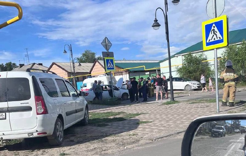 В Соль-Илецке в центре города в результате ДТП перевернулась «Гранта»